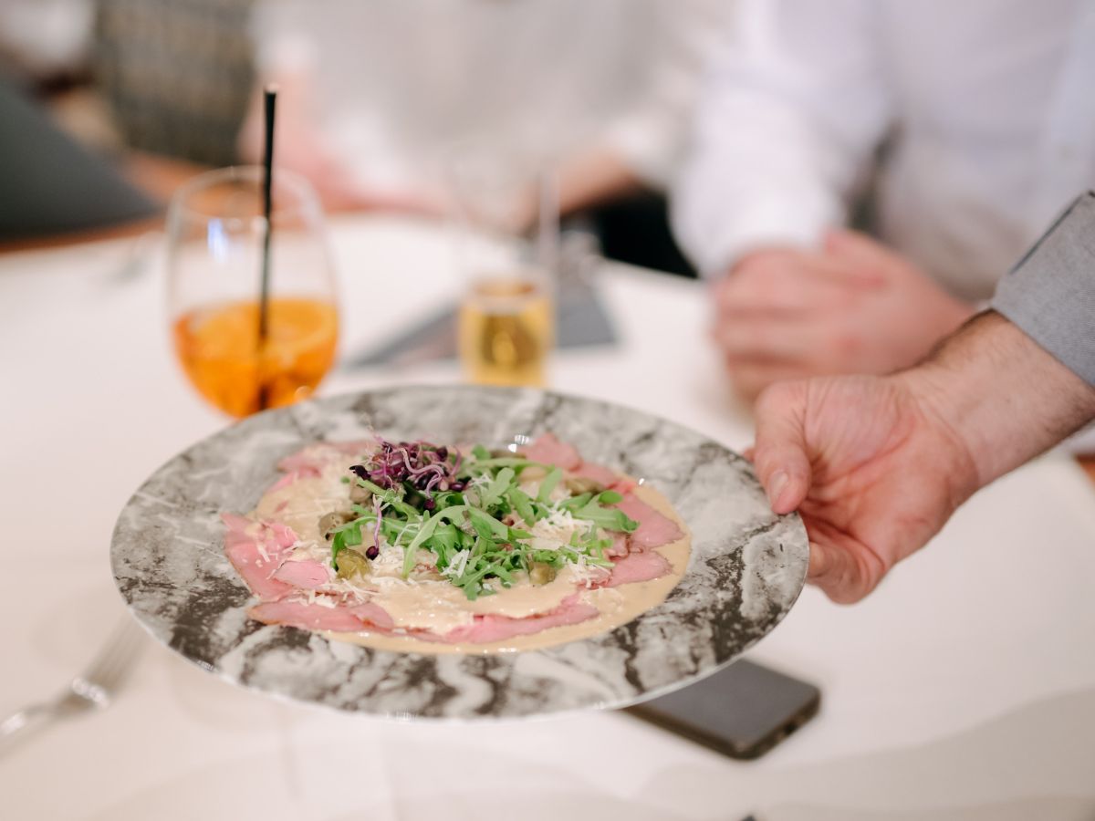 Serviertes Gericht bei einer Feier im Restaurant Jahn am Kellerplatz