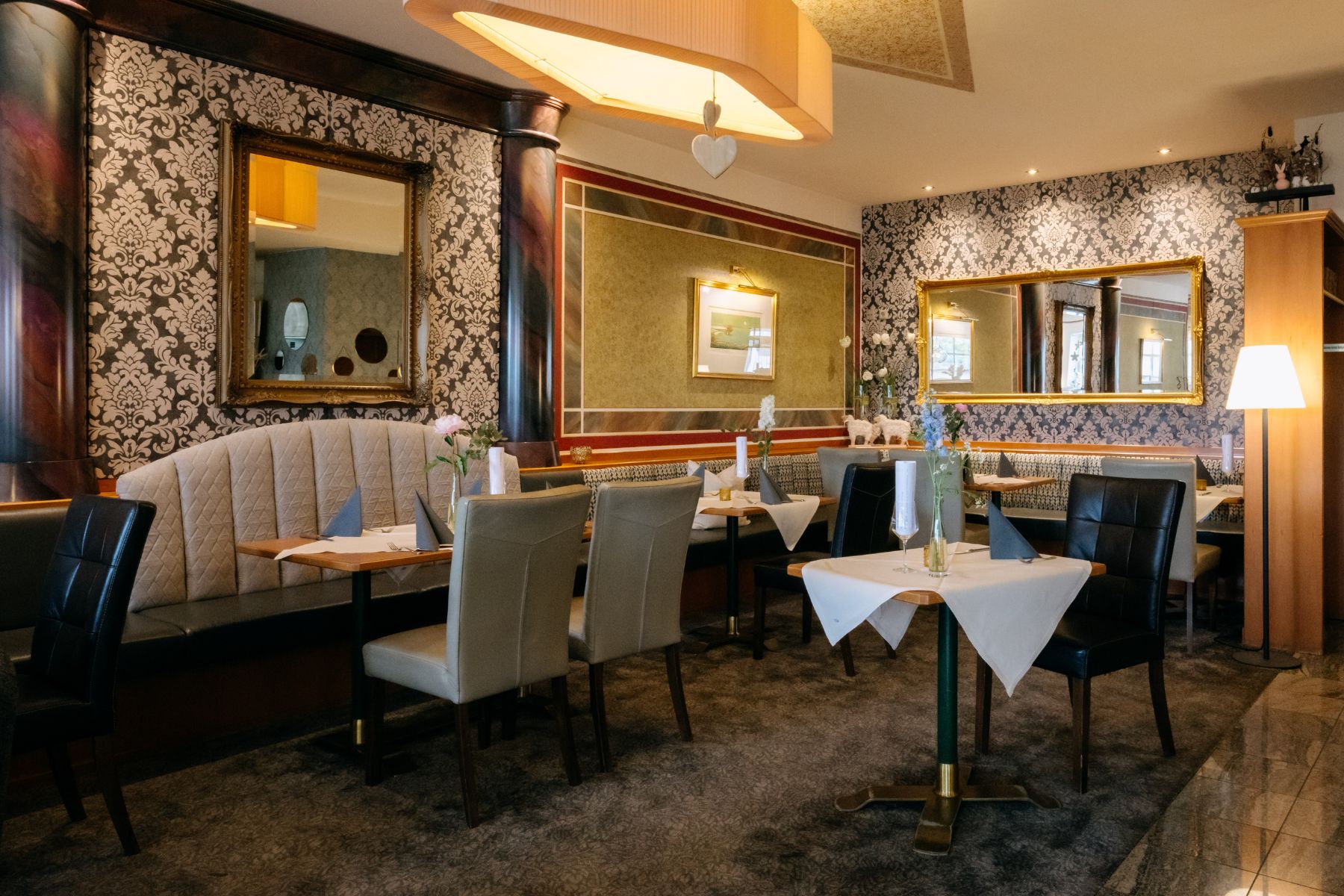 Gemütliches Restaurant in Purbach Stilvoll eingerichteter Gastraum im Restaurant Jahn am Kellerplatz in Purbach am Neusiedler See