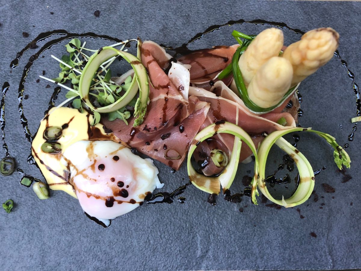 Kreative Vorspeisen Kreativ angerichtete Vorspeise im Restaurant Jahn am Kellerplatz in Purbach.